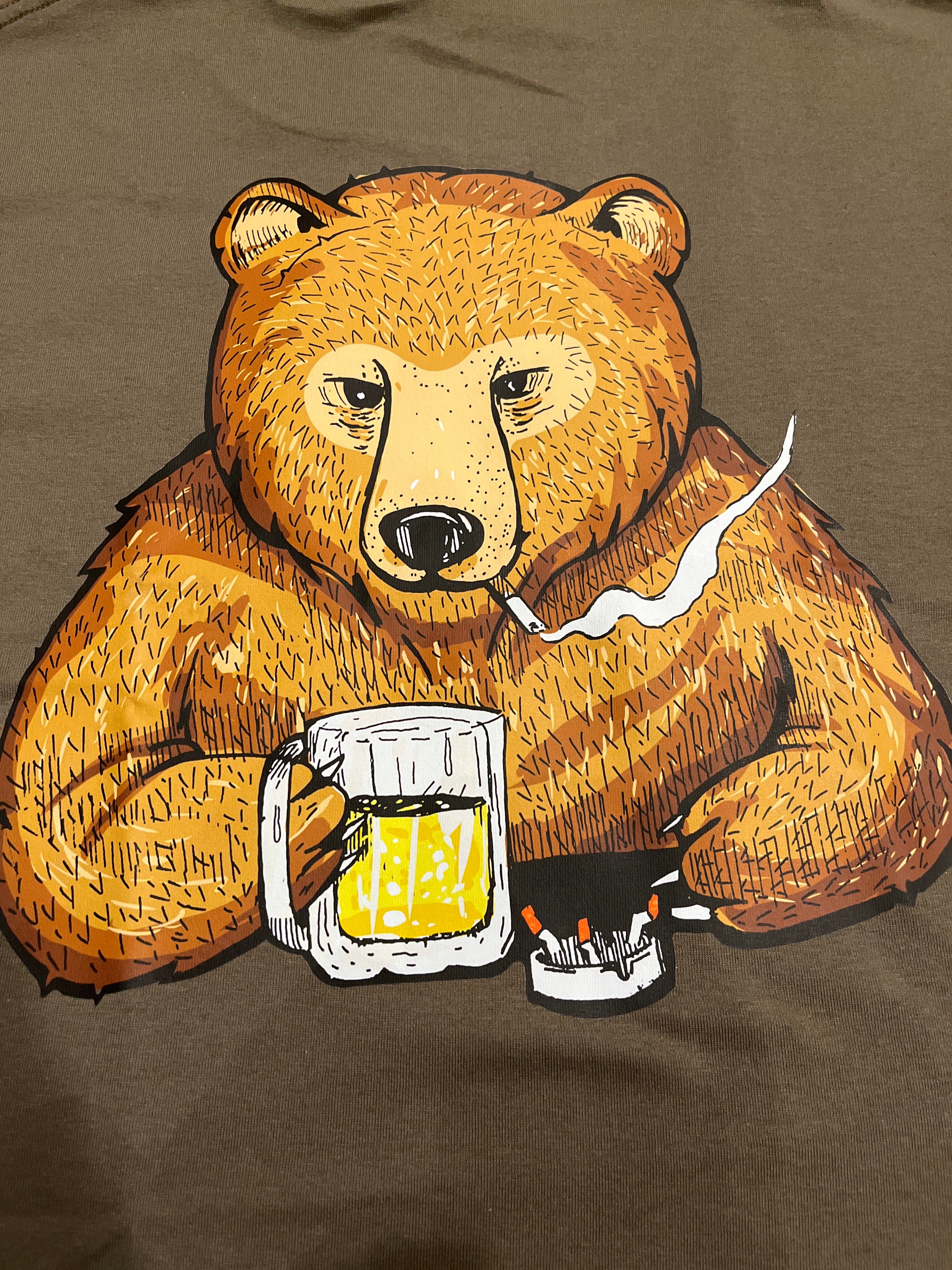 Playera oso bebiendo
